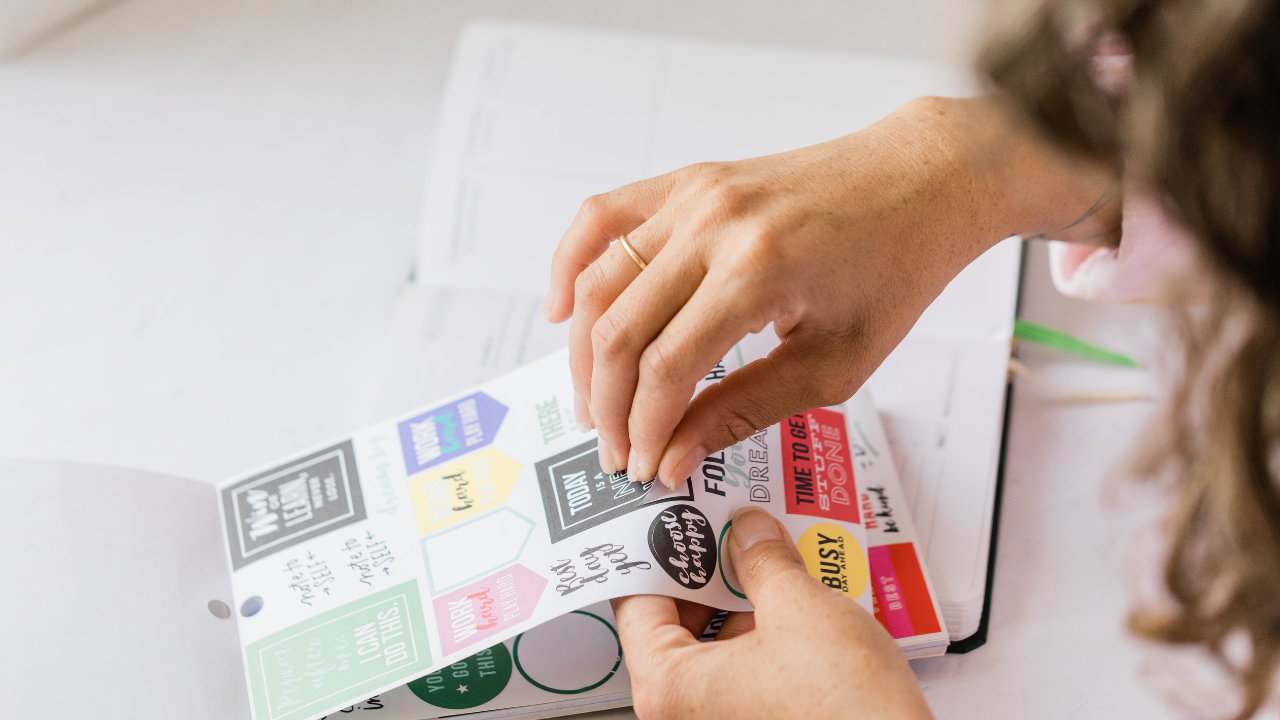 Miếng Dán Sticker Thông Thường